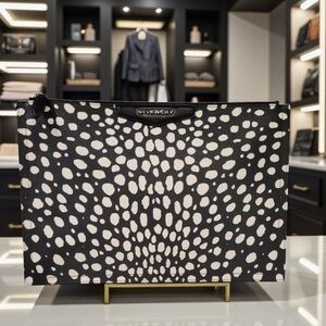 🖤🐄 Givenchy Spotted Leather Zip Clutch 🐄🖤